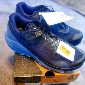 Womens salomon size 7 athletic shoes